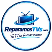 Técnico especializado de ReparamosTVs.com realizando reparación profesional de Smart TV a domicilio en Bucaramanga y Floridablanca.